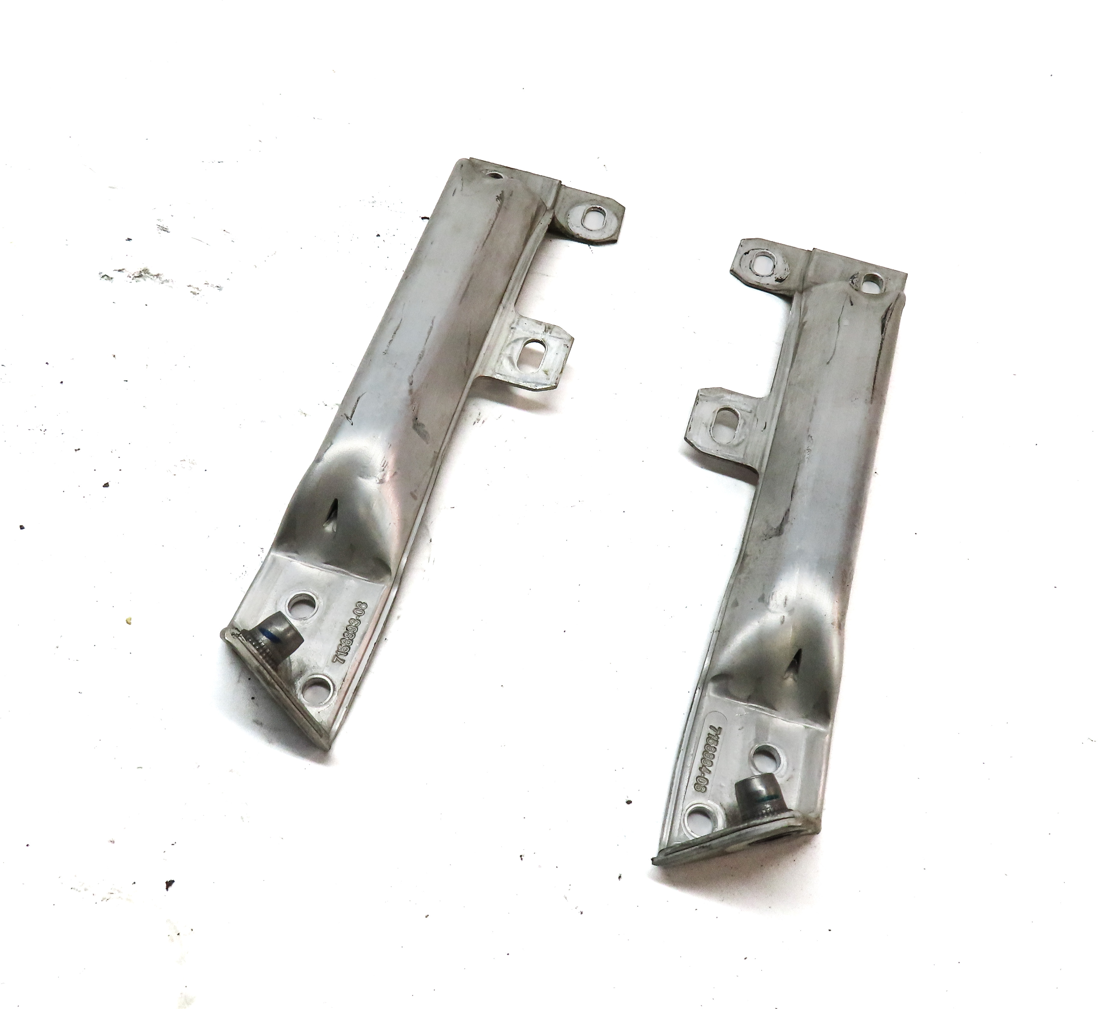 2014 BMW 750Li (F01) FRONT LEFT & RIGHT BUMPER MOUNT BRACKET SET/2 — exact item pictured